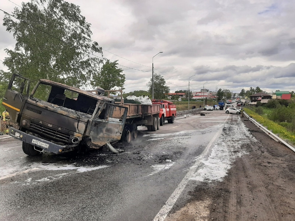 В ДТП на въезде в Первоуральск пострадали 2 человека